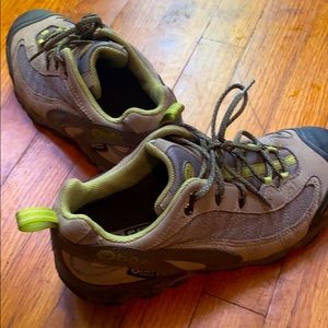 Oboz hiking shoes